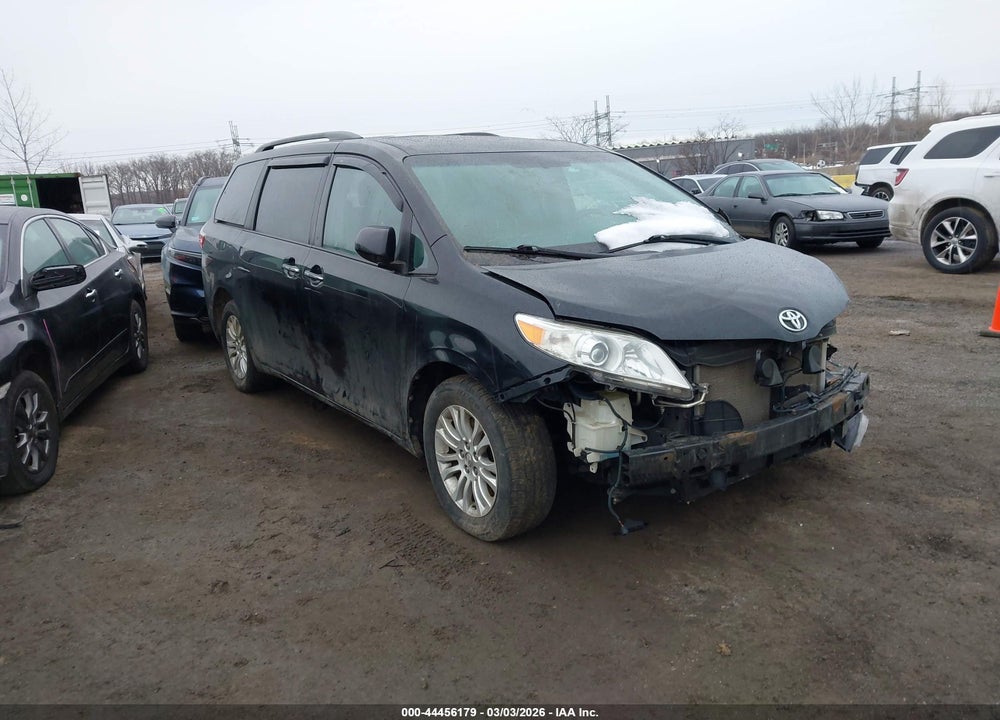 2015 TOYOTA SIENNA XLE 8 PASSENGER VIN: 5TDYK3DC6FS661671