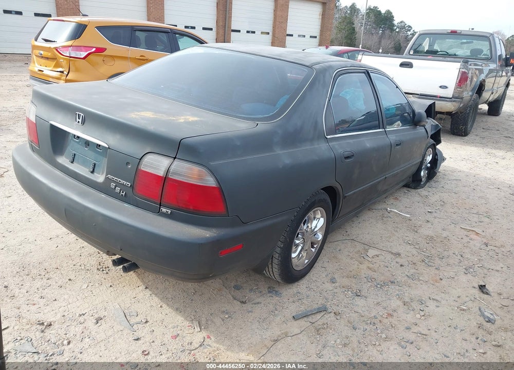 1997 HONDA ACCORD LX VIN: 1HGCD5636VA072372