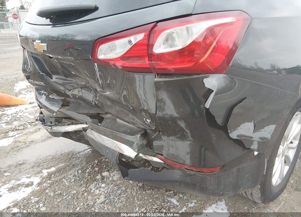 2018 CHEVROLET EQUINOX LT VIN: 2GNAXJEV8J6285203