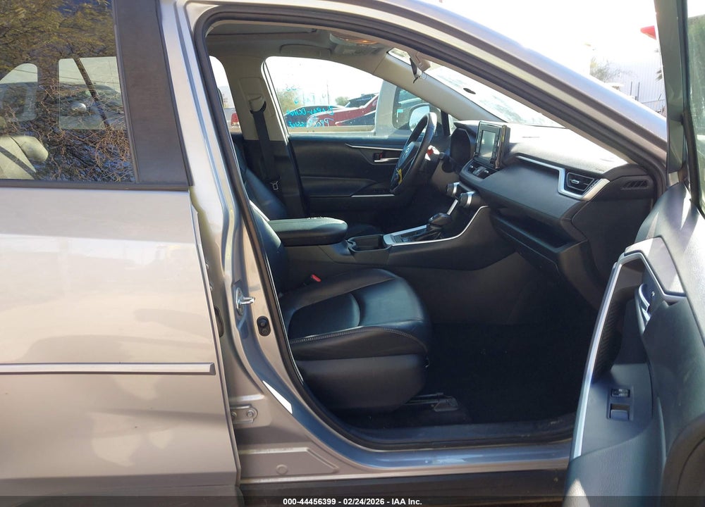 2019 TOYOTA RAV4 XLE PREMIUM VIN: 2T3C1RFV5KW024276