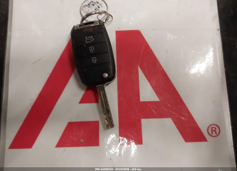 2016 KIA SOUL + VIN: KNDJP3A52G7323785