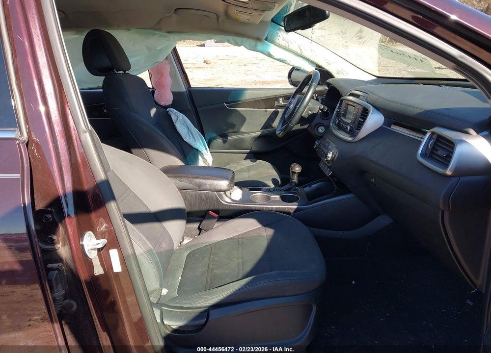 2016 KIA SORENTO 2.4L LX VIN: 5XYPG4A31GG058049