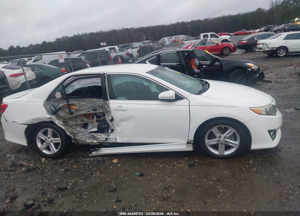 2014 TOYOTA CAMRY SE VIN: 4T1BF1FK0EU397677