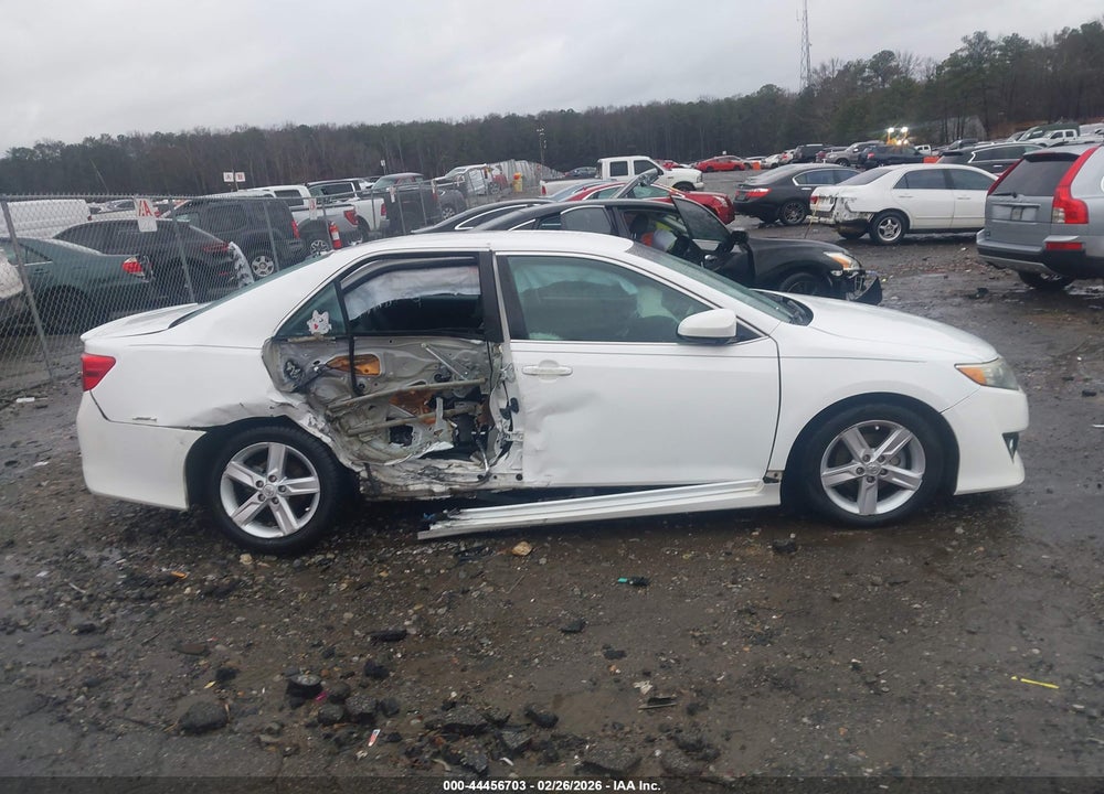 2014 TOYOTA CAMRY SE VIN: 4T1BF1FK0EU397677