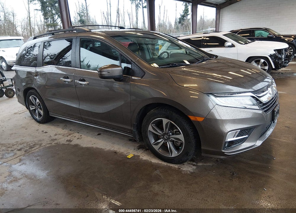 2018 HONDA ODYSSEY TOURING VIN: 5FNRL6H85JB010540