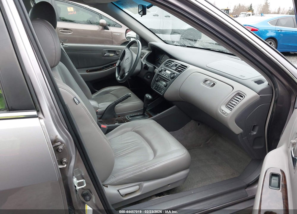 2000 HONDA ACCORD 3.0 EX VIN: 1HGCG1650YA068467