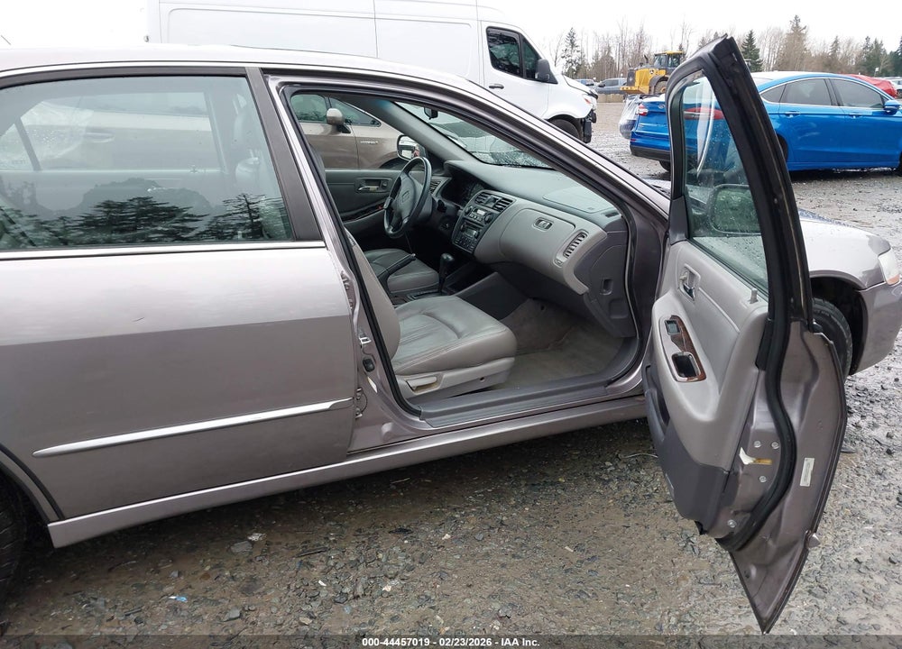 2000 HONDA ACCORD 3.0 EX VIN: 1HGCG1650YA068467