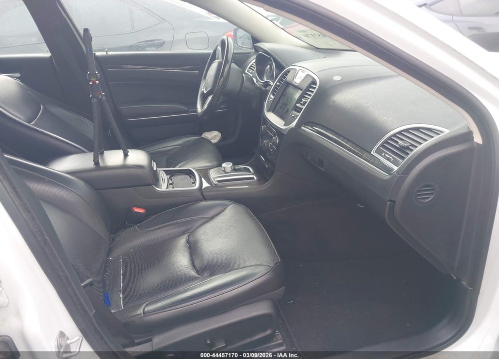 2020 CHRYSLER 300 LIMITED VIN: 2C3CCAEG2LH124338