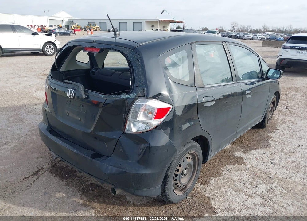 2012 HONDA FIT VIN: JHMGE8H31CC027027