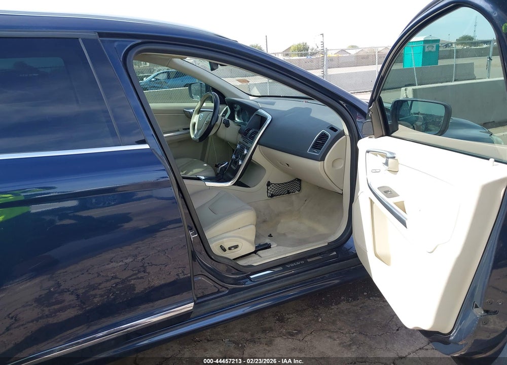2015 VOLVO XC60 T5 PREMIER VIN: YV440MDK0F2754899
