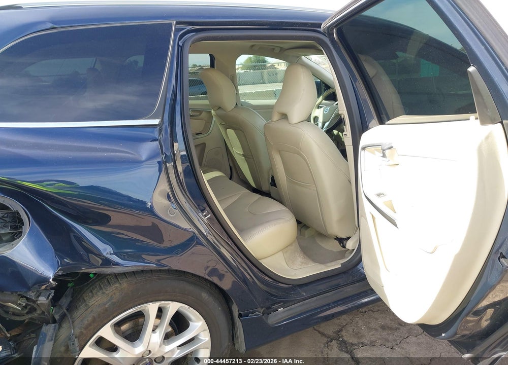 2015 VOLVO XC60 T5 PREMIER VIN: YV440MDK0F2754899