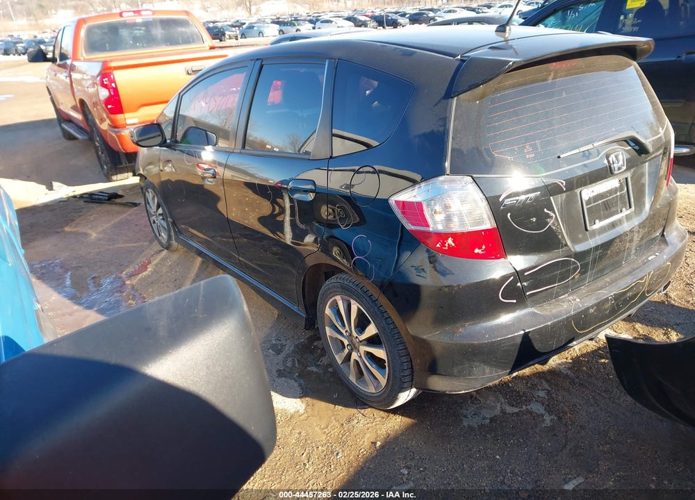 2013 HONDA FIT SPORT VIN: JHMGE8H53DC062803