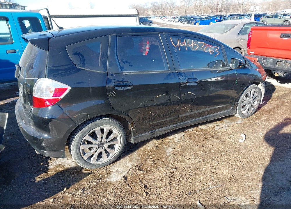 2013 HONDA FIT SPORT VIN: JHMGE8H53DC062803