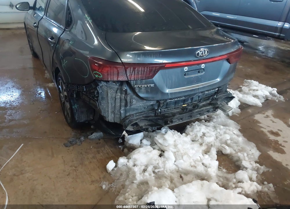 2019 KIA FORTE LXS VIN: 3KPF24AD8KE015398