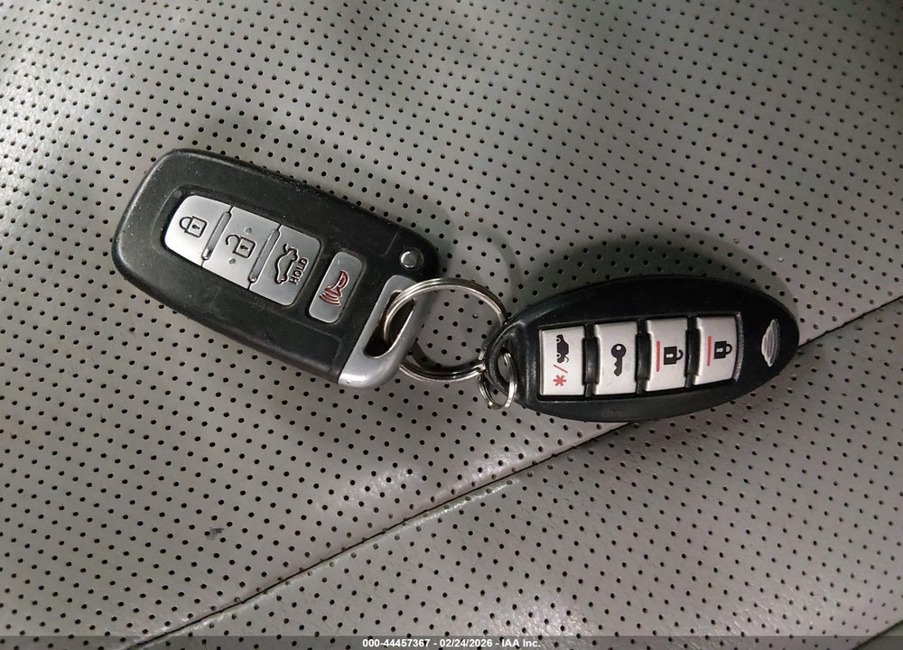 2011 KIA OPTIMA EX VIN: KNAGN4A74B5076617