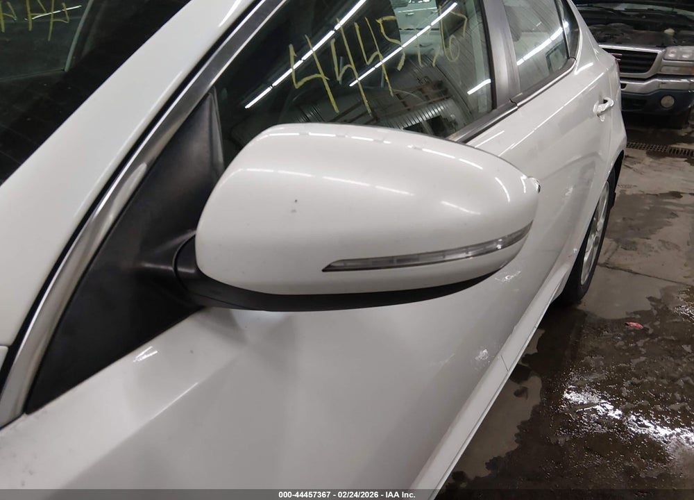 2011 KIA OPTIMA EX VIN: KNAGN4A74B5076617