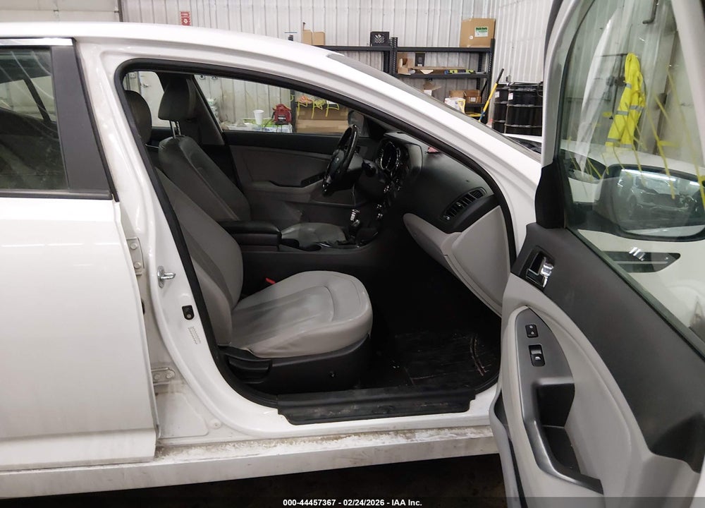 2011 KIA OPTIMA EX VIN: KNAGN4A74B5076617