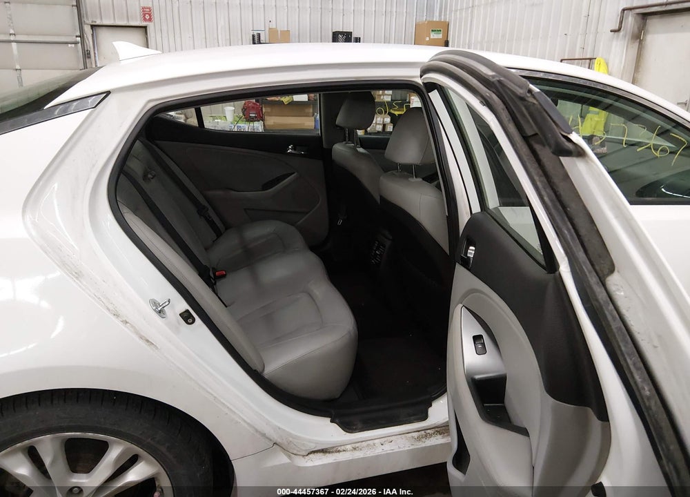2011 KIA OPTIMA EX VIN: KNAGN4A74B5076617