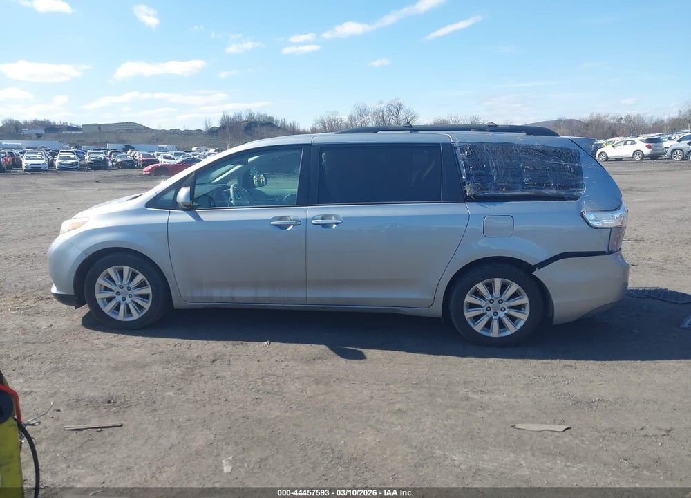 2011 TOYOTA SIENNA XLE VIN: 5TDDK3DC5BS008063