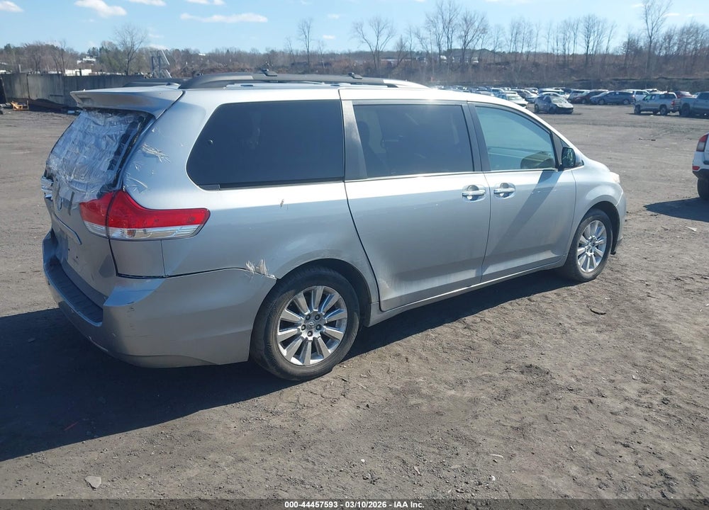 2011 TOYOTA SIENNA XLE VIN: 5TDDK3DC5BS008063