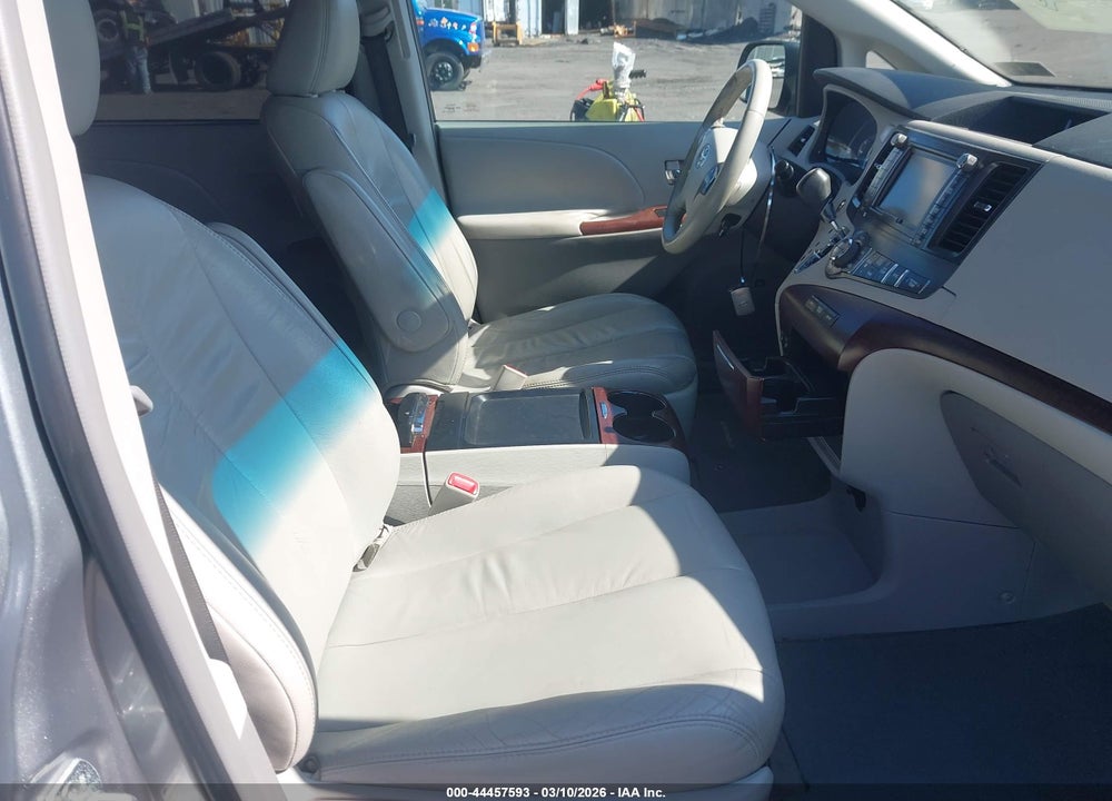 2011 TOYOTA SIENNA XLE VIN: 5TDDK3DC5BS008063