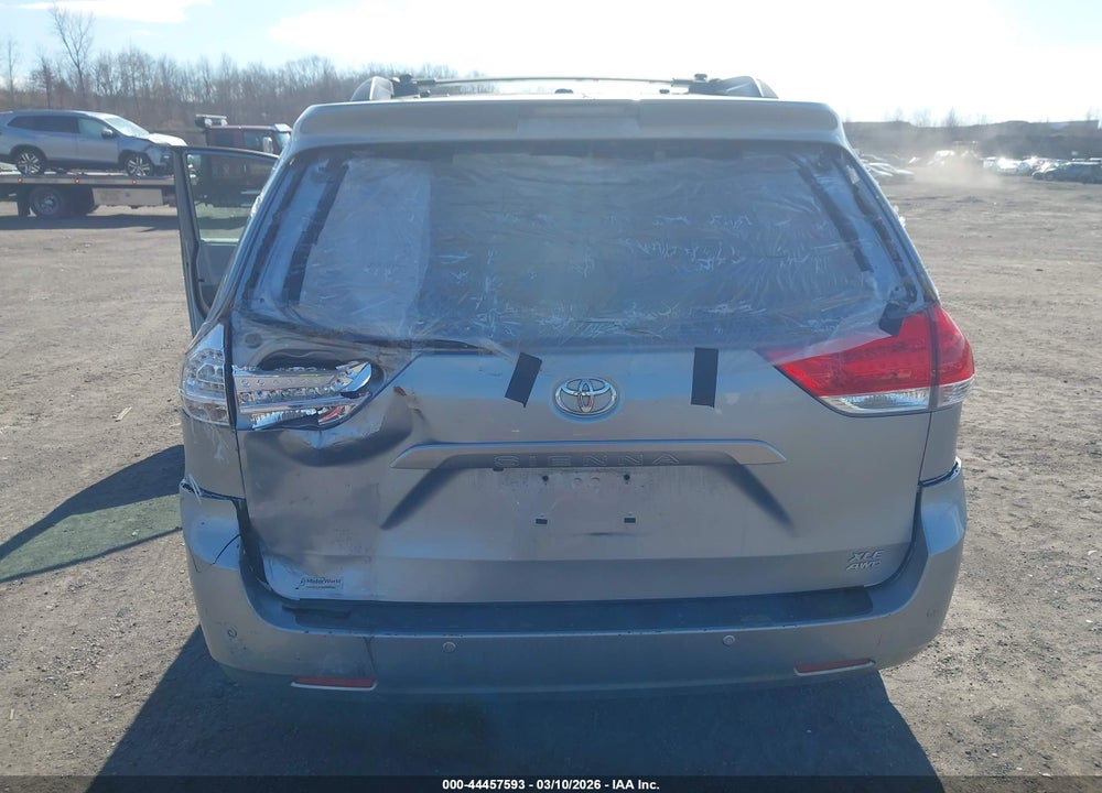 2011 TOYOTA SIENNA XLE VIN: 5TDDK3DC5BS008063