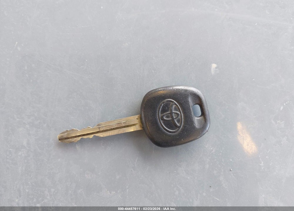 2005 TOYOTA MATRIX XR VIN: 2T1KR32E65C327606