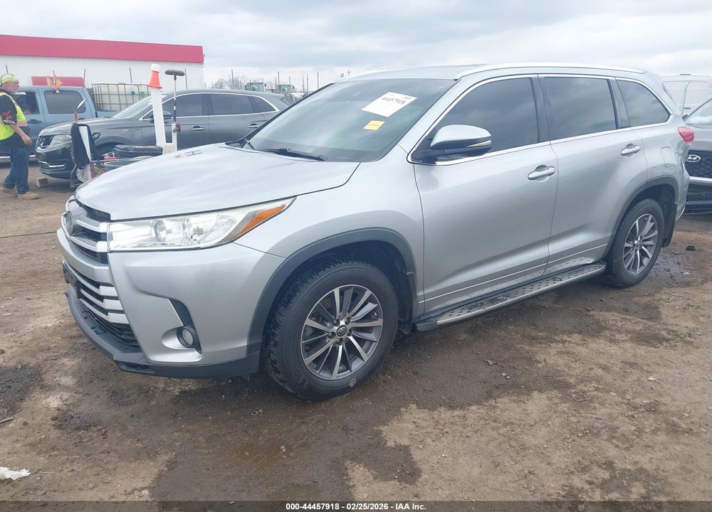 2017 TOYOTA HIGHLANDER XLE VIN: 5TDKZRFHXHS511238