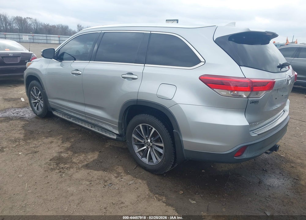 2017 TOYOTA HIGHLANDER XLE VIN: 5TDKZRFHXHS511238