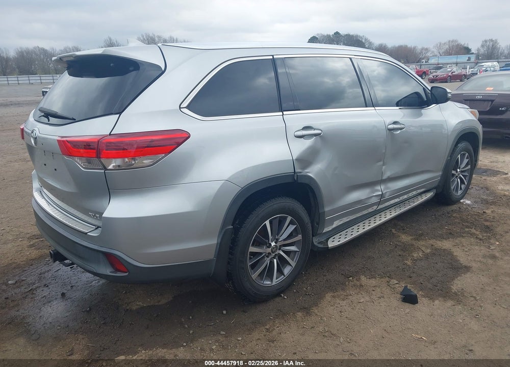 2017 TOYOTA HIGHLANDER XLE VIN: 5TDKZRFHXHS511238