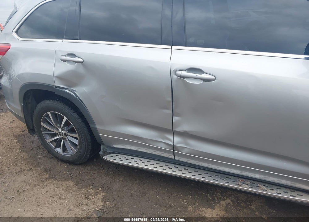 2017 TOYOTA HIGHLANDER XLE VIN: 5TDKZRFHXHS511238