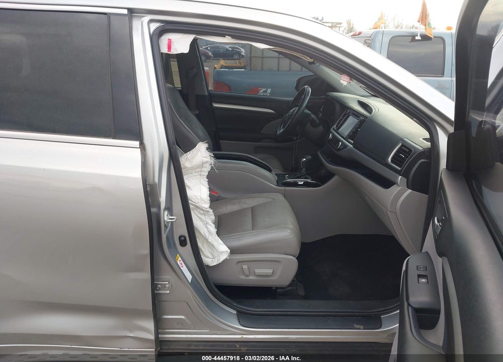 2017 TOYOTA HIGHLANDER XLE VIN: 5TDKZRFHXHS511238