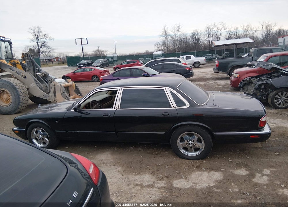2001 JAGUAR XJ8 L VIN: SAJDA23CX1LF30643