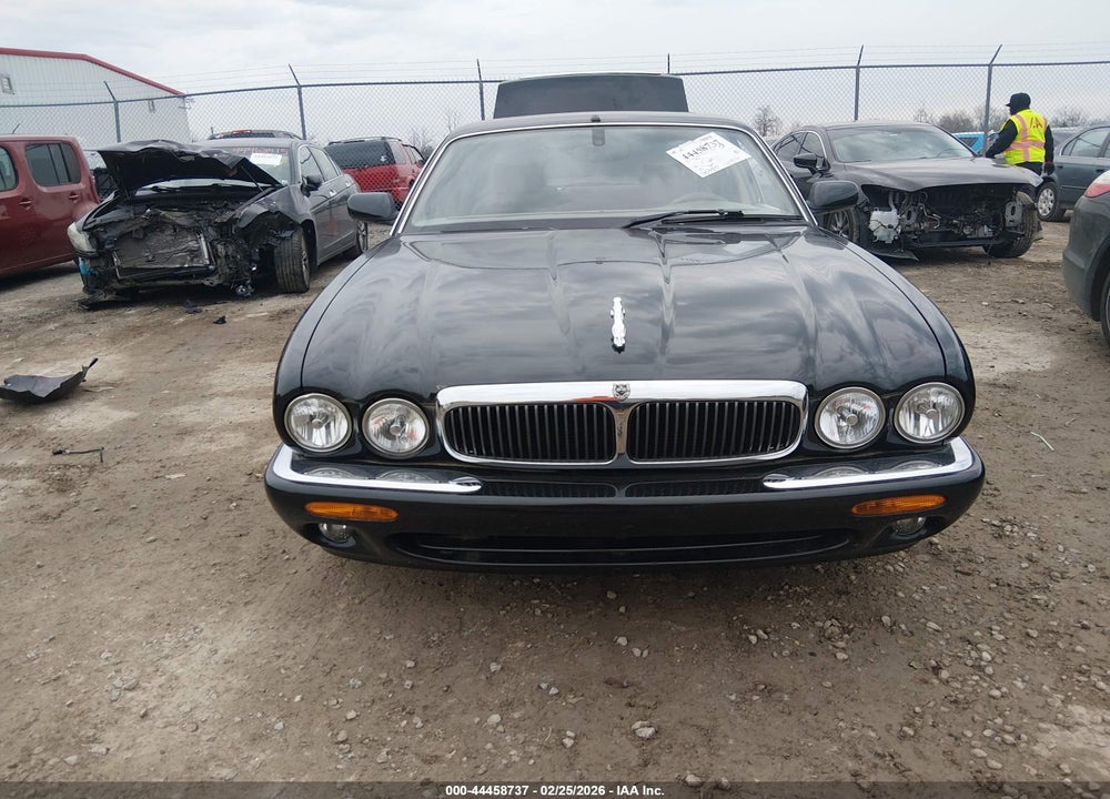 2001 JAGUAR XJ8 L VIN: SAJDA23CX1LF30643