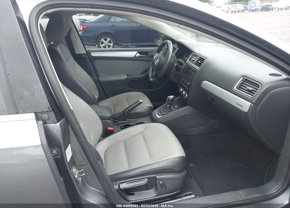 2013 VOLKSWAGEN JETTA HYBRID SEL VIN: 3VW637AJ0DM220773
