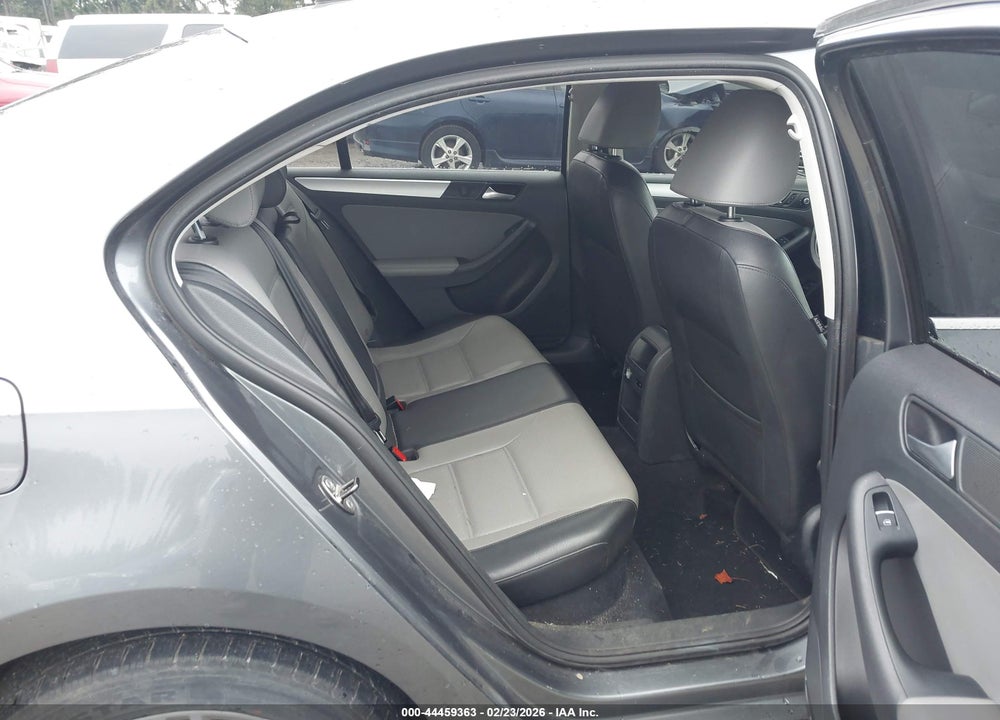 2013 VOLKSWAGEN JETTA HYBRID SEL VIN: 3VW637AJ0DM220773