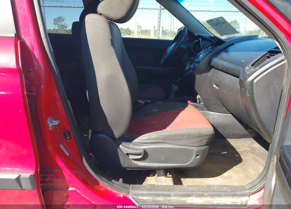 2011 KIA SOUL + VIN: KNDJT2A29B7254081