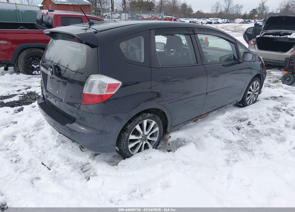 2013 HONDA FIT SPORT VIN: JHMGE8G56DC002824