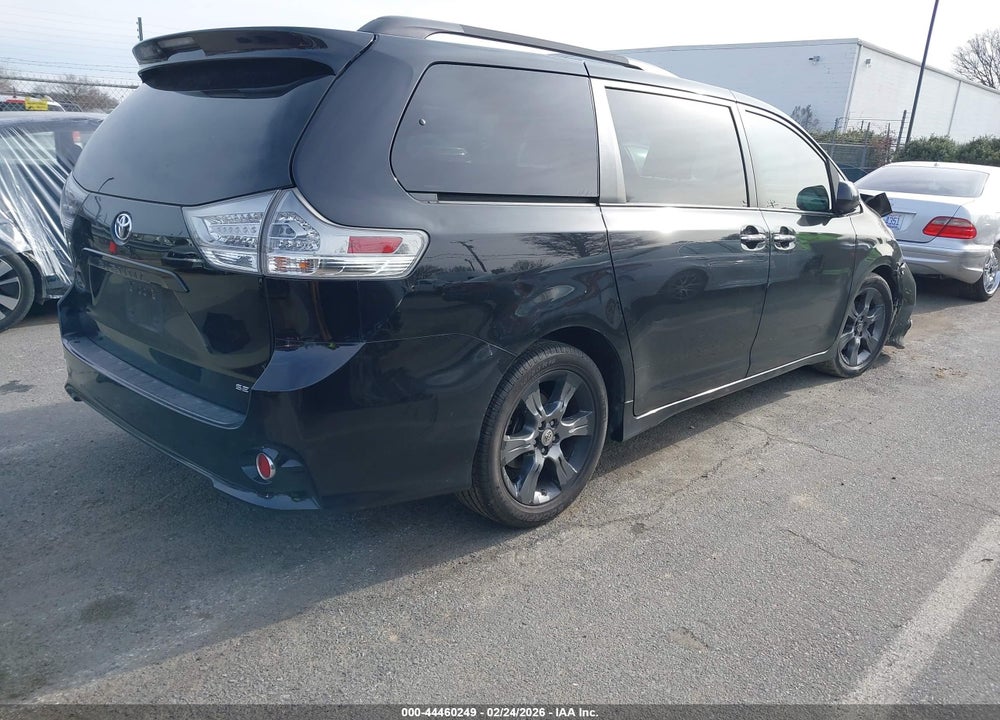 2016 TOYOTA SIENNA SE PREMIUM 8 PASSENGER VIN: 5TDXK3DC8GS742281