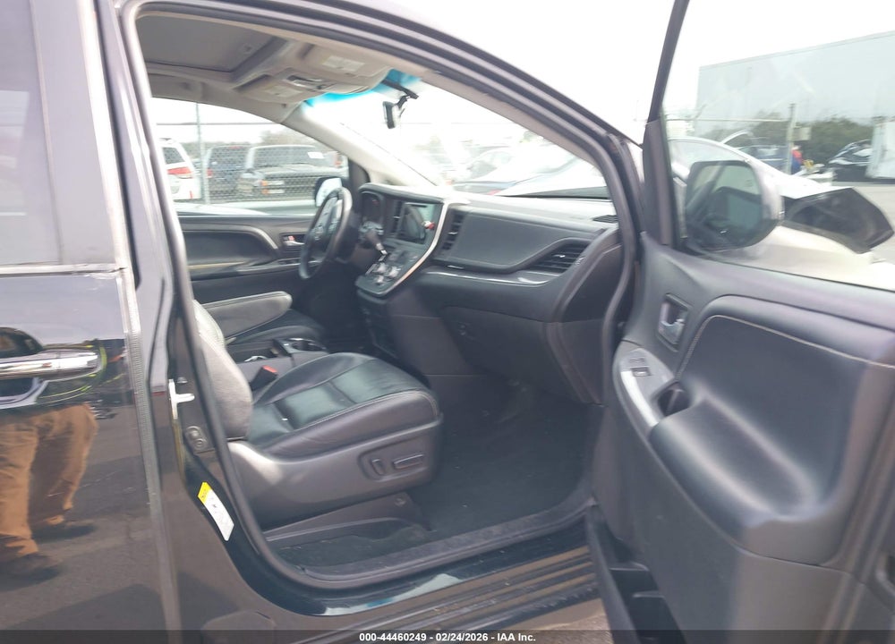 2016 TOYOTA SIENNA SE PREMIUM 8 PASSENGER VIN: 5TDXK3DC8GS742281