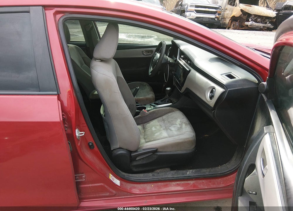 2018 TOYOTA COROLLA LE VIN: 5YFBURHE4JP821109