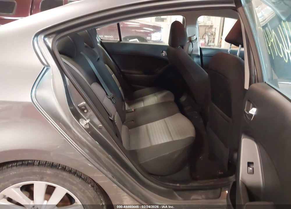 2015 KIA FORTE EX VIN: KNAFX4A85F5282372