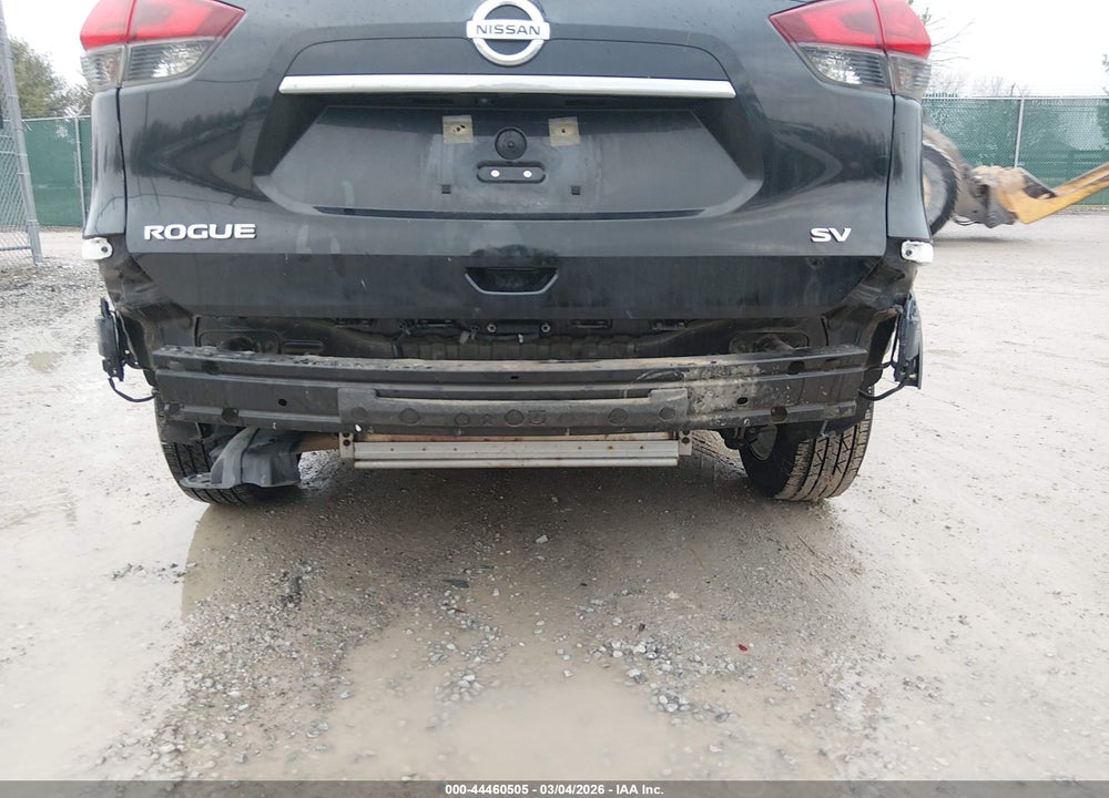 2017 NISSAN ROGUE SV VIN: KNMAT2MT8HP586221