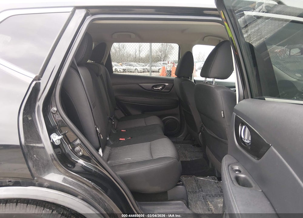 2017 NISSAN ROGUE SV VIN: KNMAT2MT8HP586221