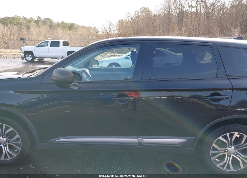 2017 MITSUBISHI OUTLANDER ES VIN: JA4AD2A39HZ010752