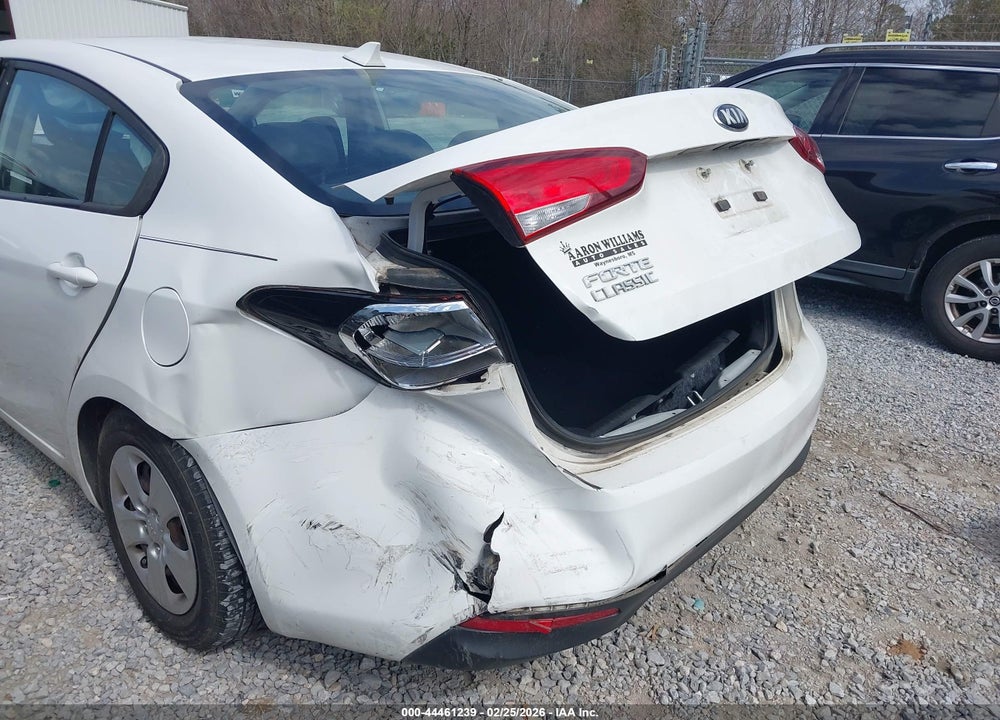 2018 KIA FORTE LX VIN: 3KPFK4A77JE244633
