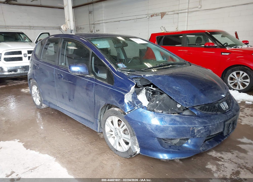 2011 HONDA FIT SPORT VIN: JHMGE8H55BC001160