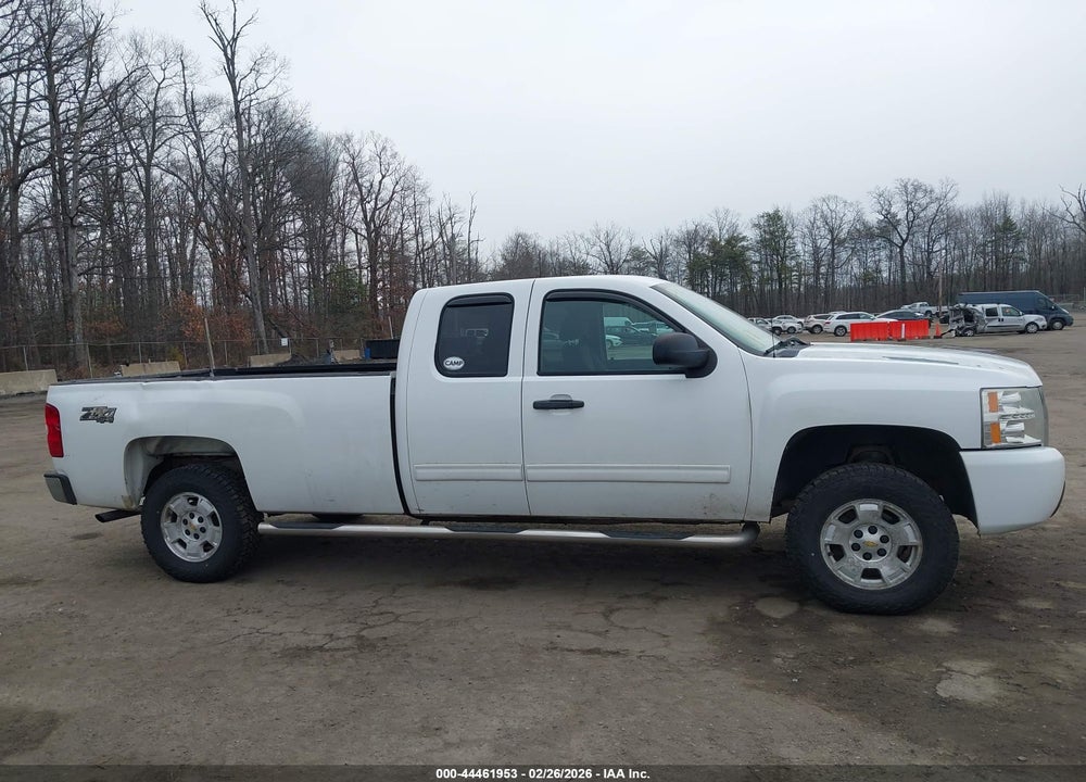 2010 CHEVROLET SILVERADO 1500 LT VIN: 1GCSKSE04AZ197596
