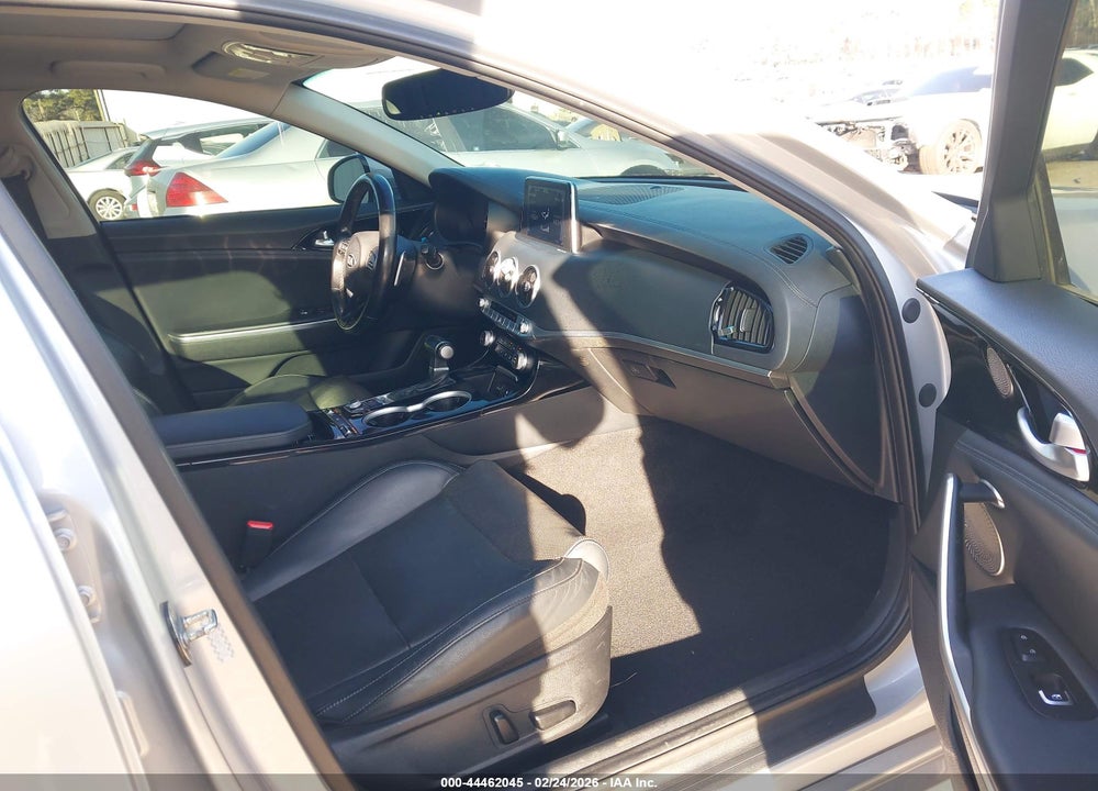 2018 KIA STINGER PREMIUM VIN: KNAE25LA0J6017118
