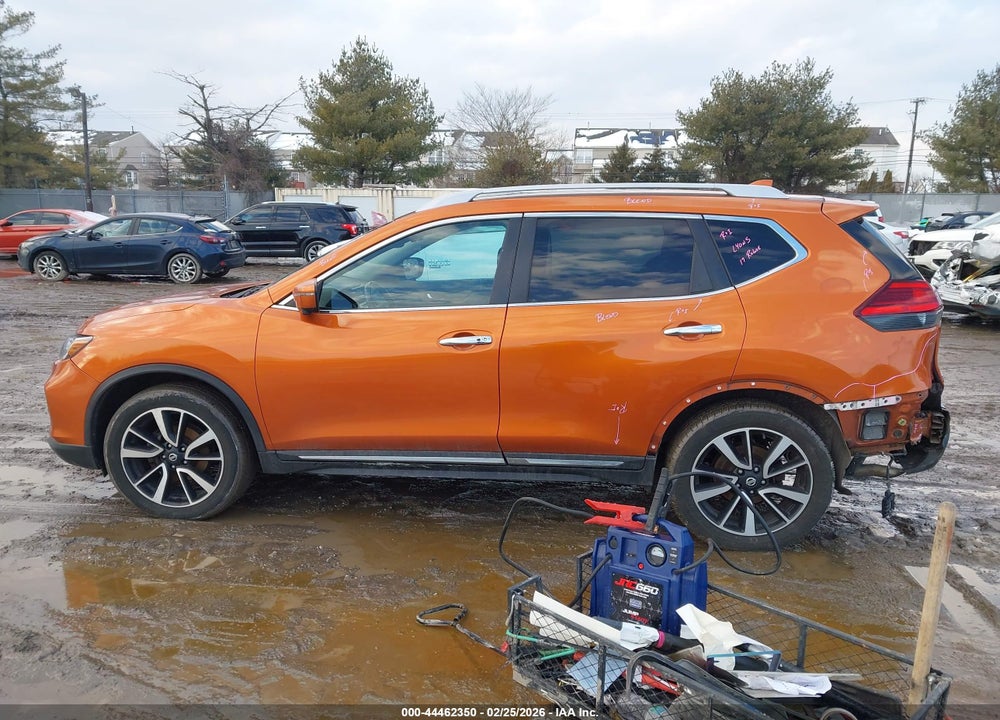 2017 NISSAN ROGUE SL VIN: 5N1AT2MV3HC813027